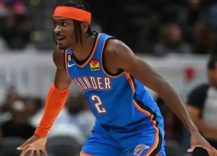 她的表现激 她的表现激